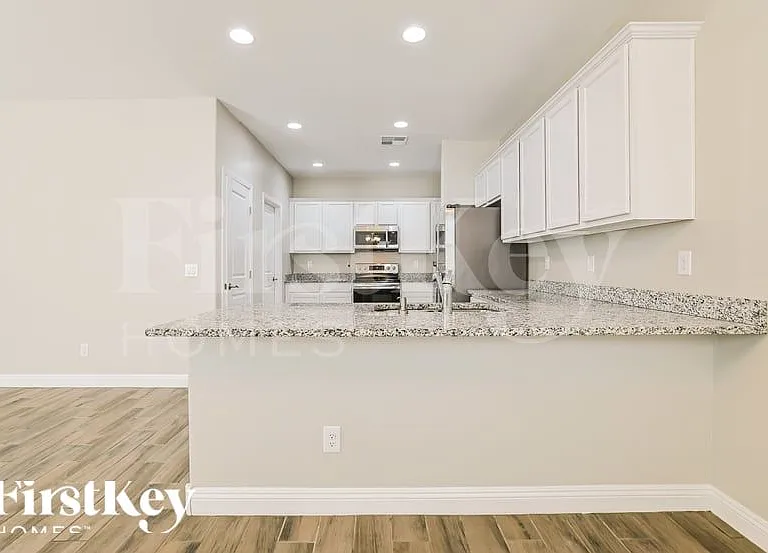 301 N Sunrise — Photo 5