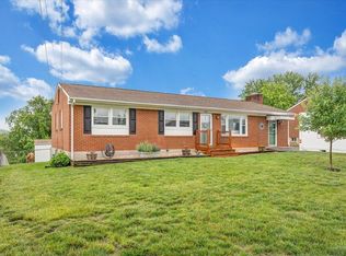 1567 S Pacific Dr, Vinton, VA 24179