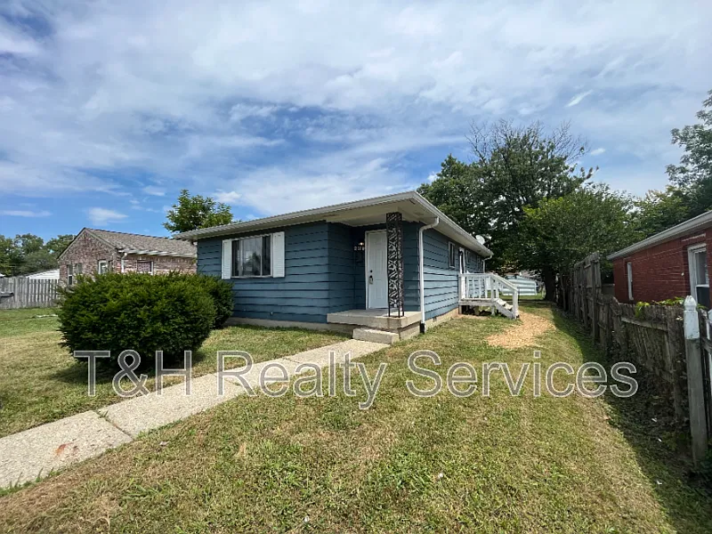 2 bed, 1.0 bath, 936 sqft, $1,100 — Photo 2