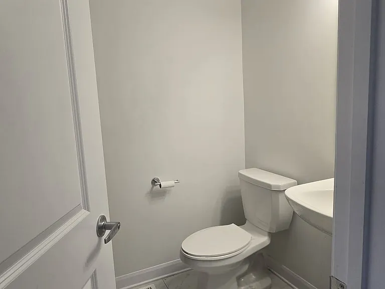 836 Dynasty St W — Photo 7