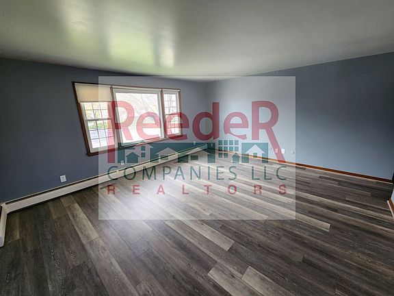 3rd image of 7915 Glenwood St Floor 2