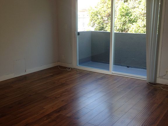 4th image of 105 S Hayworth Ave APT 11