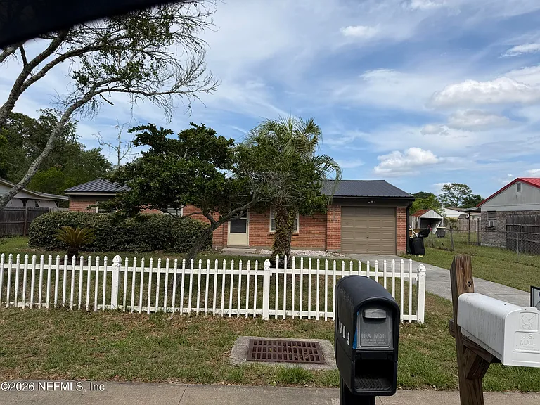 7539 Walden Rd E — Photo 5
