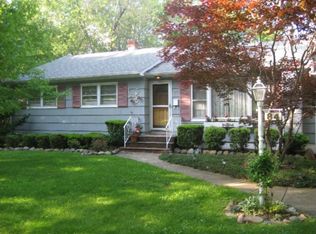 84 Kings Rd, Chatham, NJ 07928