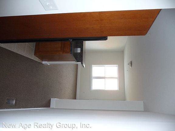 4th image of 530 N Budd St #1