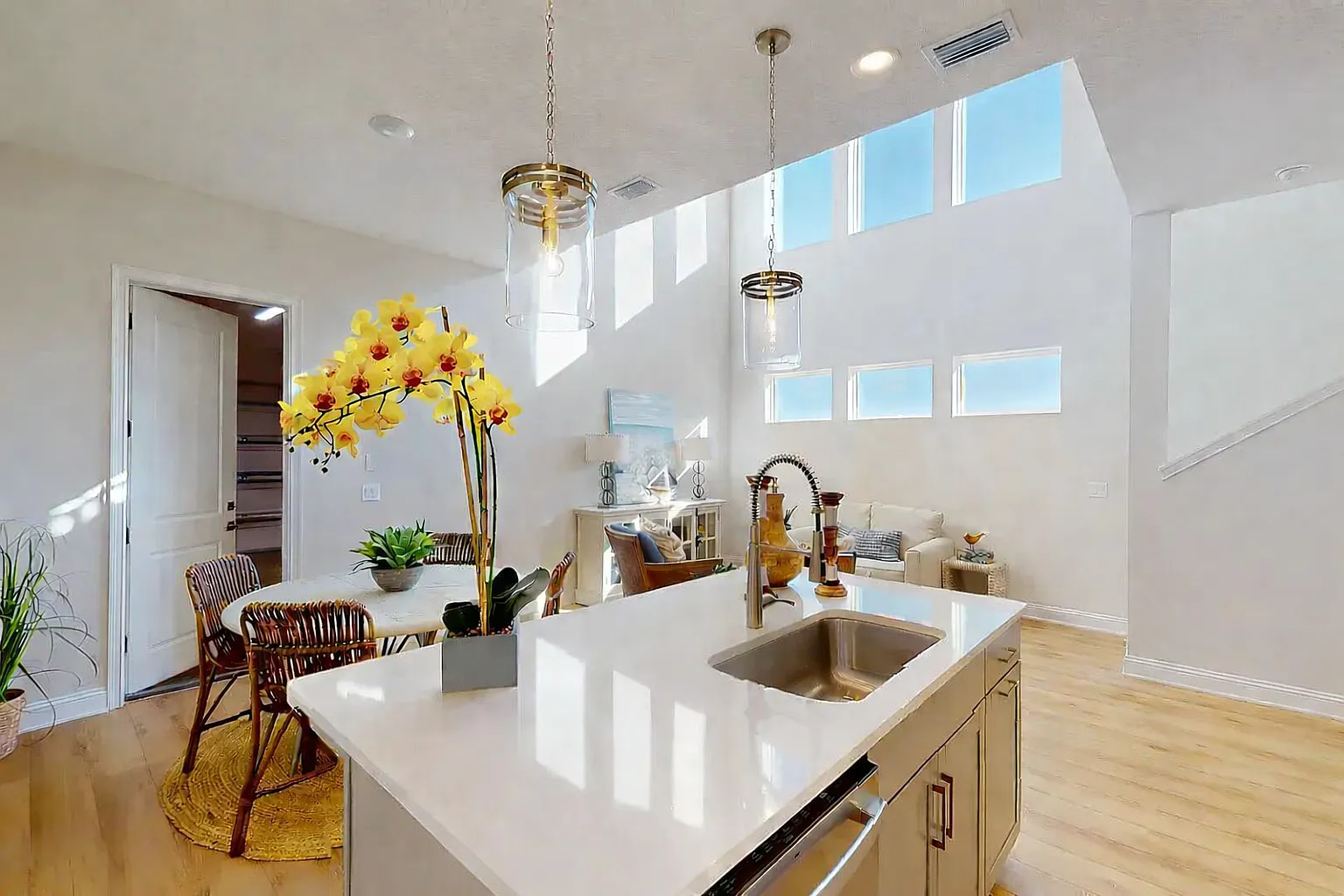 4 bed, 3.5 bath, 1877 sqft, $3,695 — Photo 2