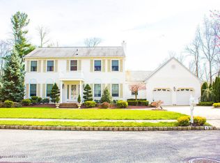 5 Hidden Pond Ln, Holmdel, NJ 07733