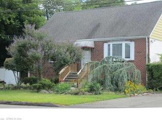 33 Raynham St, East Haven, CT 06512