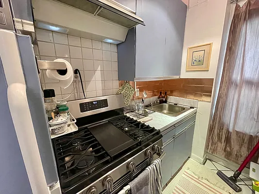 Rented by Buchbinder & Warren | media 8