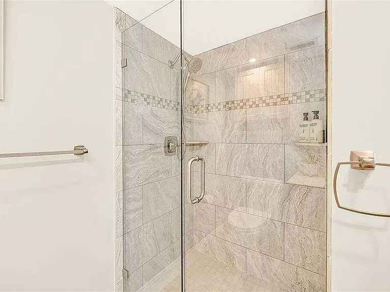 147 Bluff View Dr #304 — Photo 14