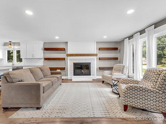2nd image of 2109 Pinnacle Dr SW