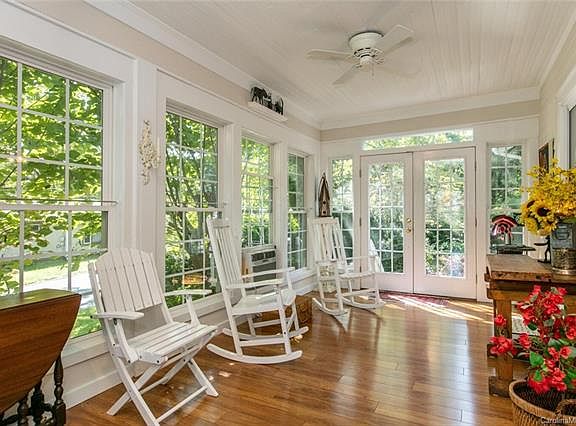 5th image of 901 Temon St