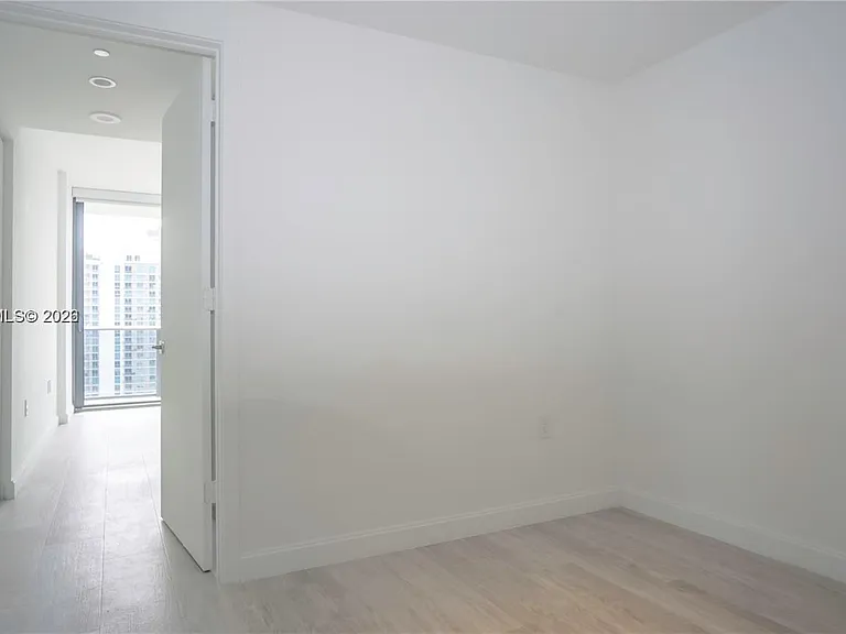 45 SW 9th St #3303 — Photo 13