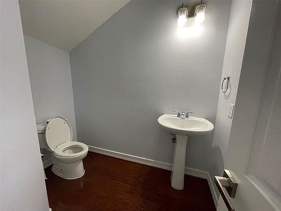 3rd image of 11802 Crescent Bluff Dr