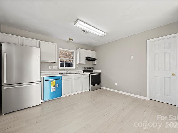 2nd image of 2316 West Blvd