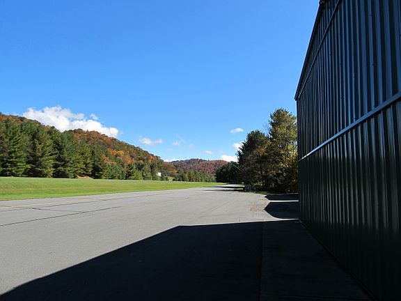 5th image of 539 Banner Elk Hwy