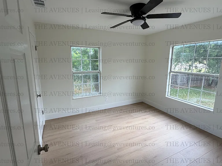 305 N Oak Cliff Blvd — Photo 22