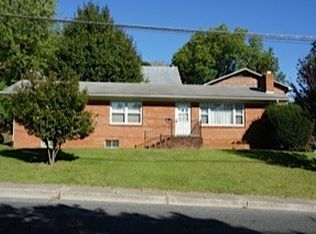 100 Oak Grove Ave, Jonesborough, TN 37659