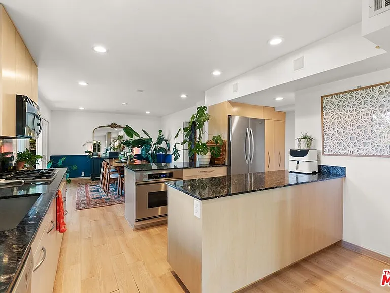 6630 Whitley Ter — Photo 16