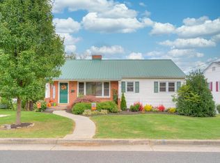 560 S 6th St, Wytheville, VA 24382