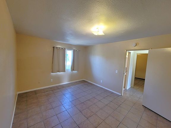 4th image of 4744 Imperial Ave