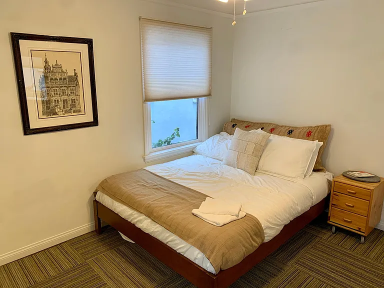 1852 S Redondo Blvd — Photo 16