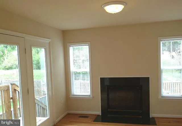 4 bed, 3.5 bath, 2044 sqft, $1,995 — Photo 4