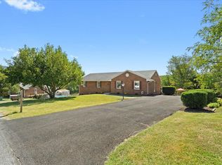 302 Hillandale Dr, Troutville, VA 24175