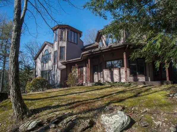 61 S Valley Rd, Pelham, MA 01002