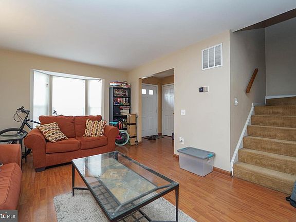 4th image of 23 Woodhollow Ct