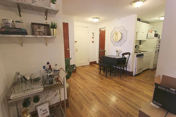 Rented by Dynamik Realty | media 27