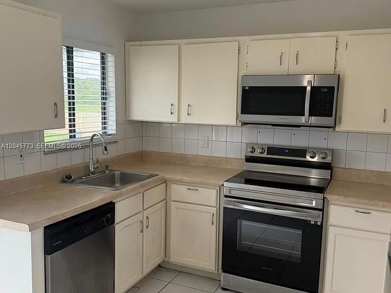 798 SW Claudia Ave #798 — Photo 3