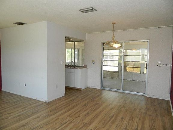 5th image of 701 Forest Hill Ln