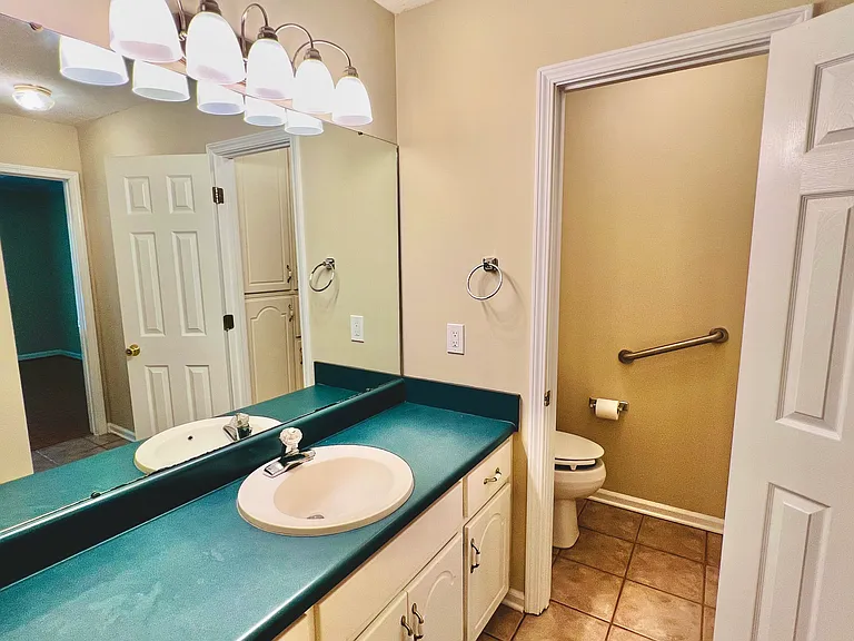 103 Darlington Cir — Photo 16