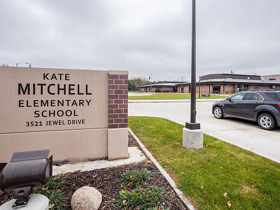 5th image of 3502 Jewel Dr