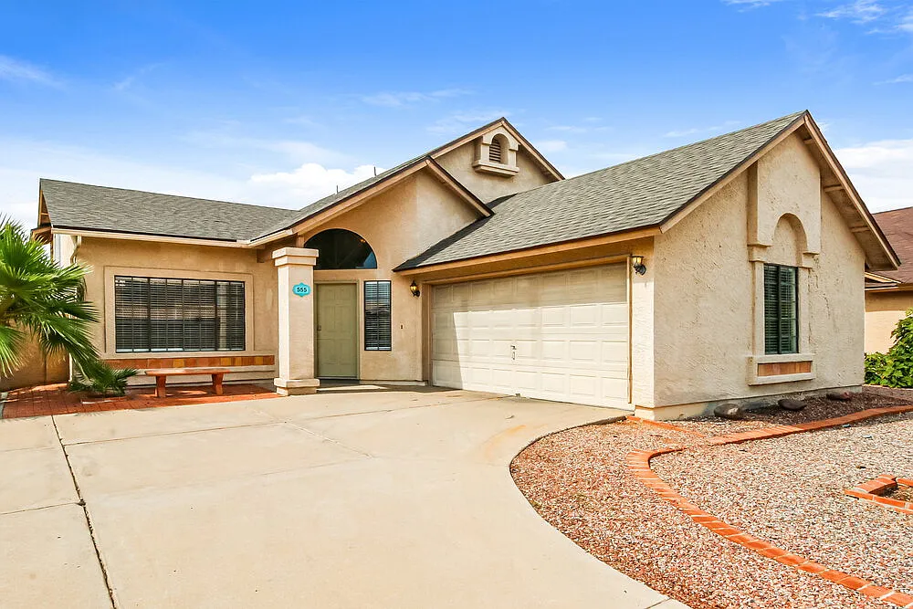 3 bed, 2.5 bath, 2223 sqft, $2,595 — Photo 1