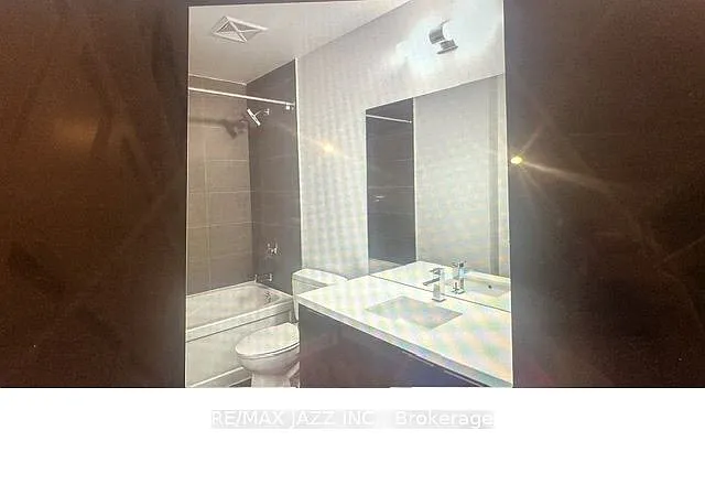 Photo 2 of 5 - 8 Eglinton Ave E #1709 - Toronto, ON Building Photo - 8 Eglinton Ave E #1709