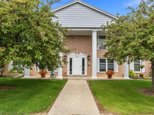 940 W Heritage COURT #104, Mequon, WI 53092