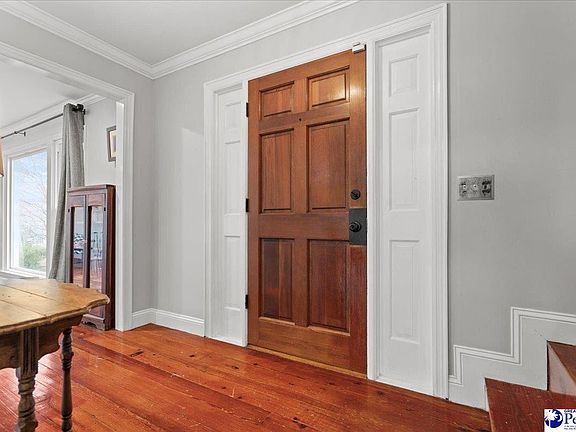 4th image of 2342 S Hallmark Dr