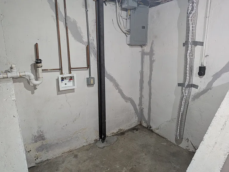 109 N Vermont St — Photo 13