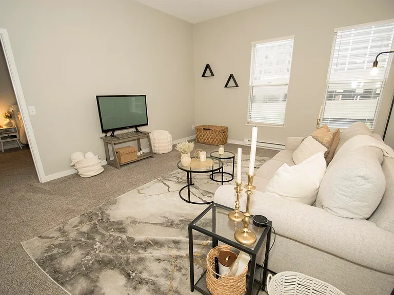 113 W Wayne St #404 — Photo 4