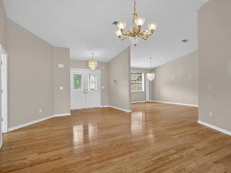 77 Folcroft Ln — Photo 8