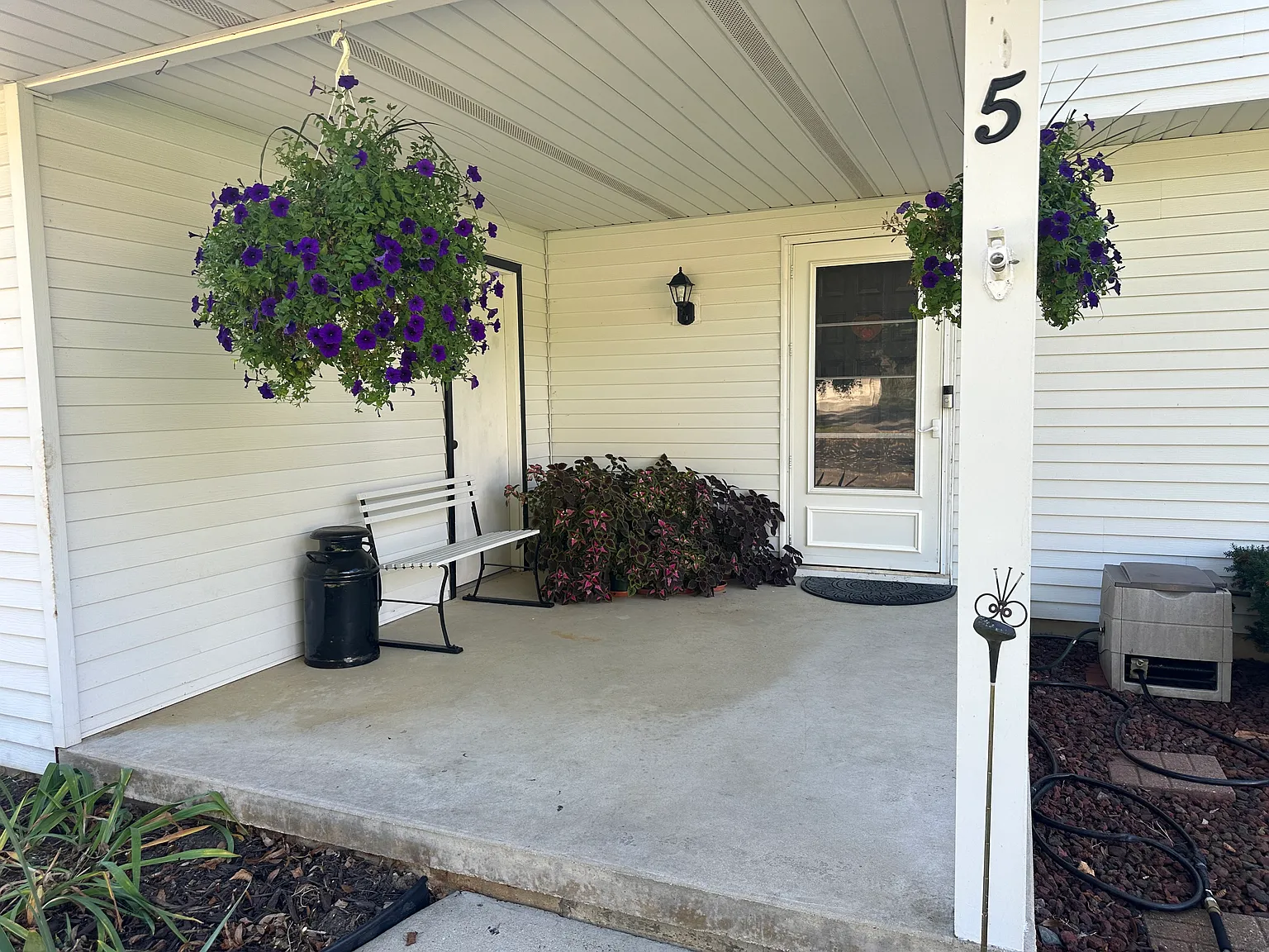 3 bed, 2.5 bath, 1560 sqft, $3,200 — Photo 1