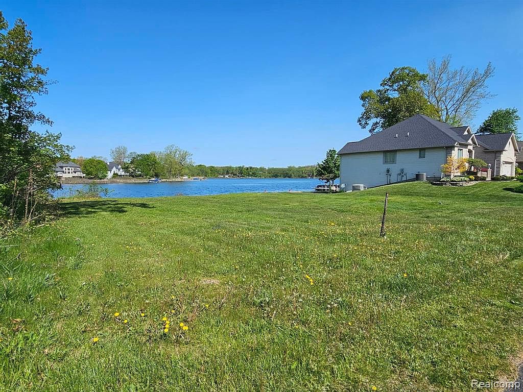 16124 Scenic View Dr, Linden, MI 48451 MLS 20230038645 Zillow