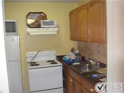 3rd image of 274 Windsor L