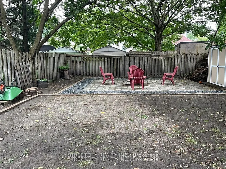 1071.5 Florence St — Photo 10