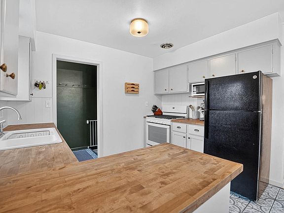 5th image of 1453 Hammond Ave