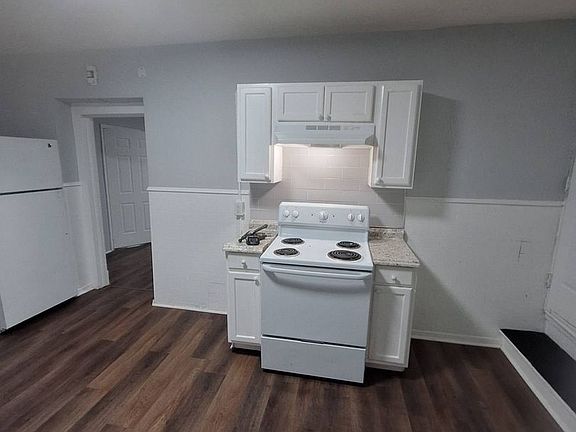 3rd image of 400 Pine St