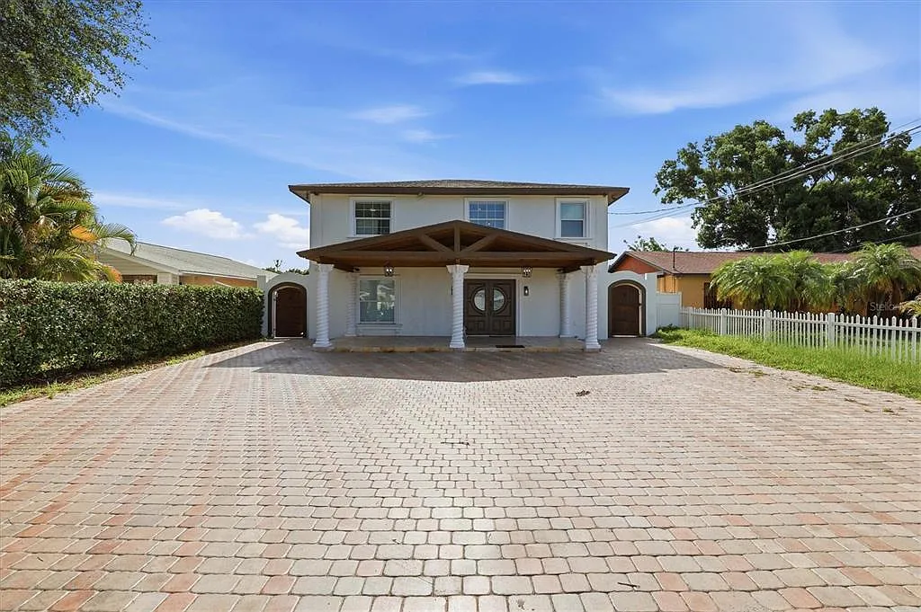 3 bed, 2.5 bath, 2000 sqft, $3,790 — Photo 2