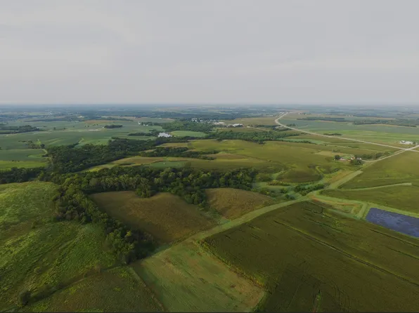 14 State Hwy S, Knoxville, IA 50138